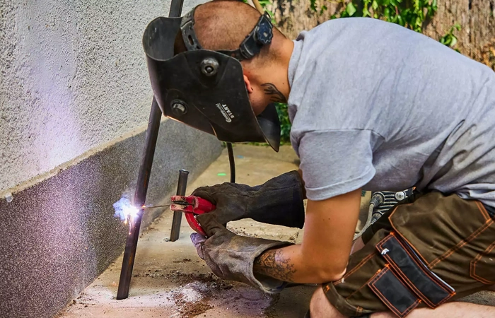 mikrocölöpözés Mikrocölöpözés szűk helyen speciális fúróberendezéssel